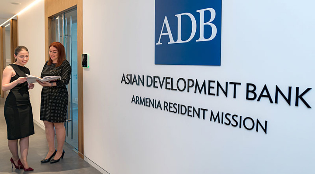 ADB, BlueOrchard Inks US$50 Million Risk-Sharing Deal for Microfinance Programme